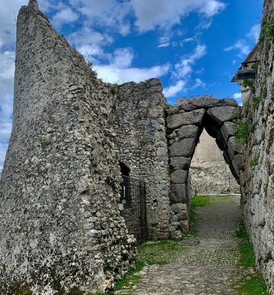 Arco a Sesto Acuto ad Arpino